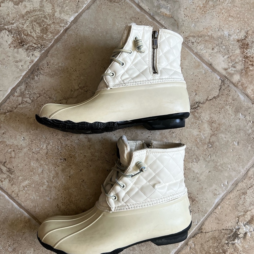 Sperry snow boots